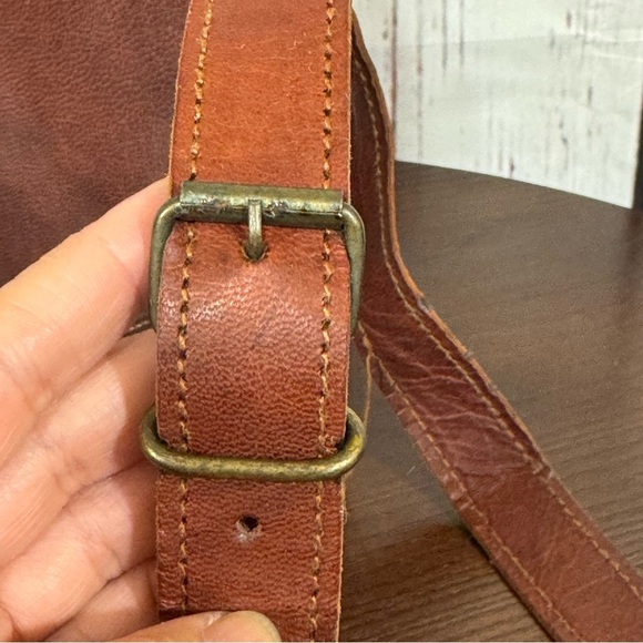 Classic Simple Brown Leather Crossbody Bag - Picture 6 of 16